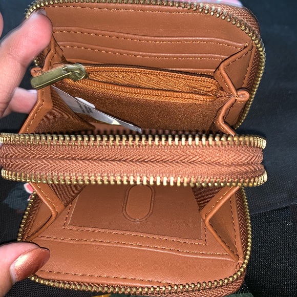 Universal Thread Compact Wallet - Picture 3 of 5